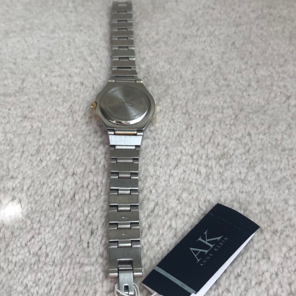 Anne Klein - Picture 3 of 7